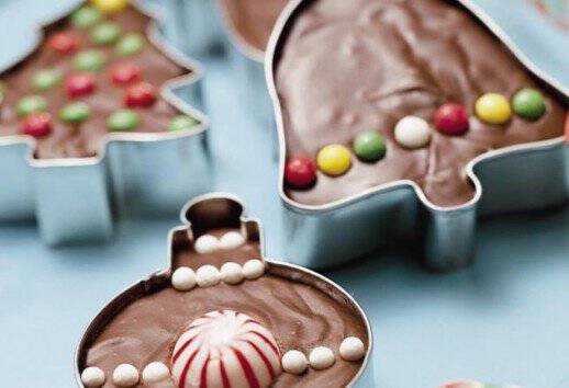 Φτιάξτε γλυκίσματα σε χριστουγεννιάτικο σχήμα.